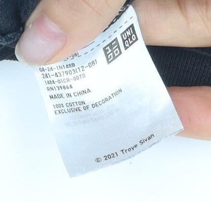 UT Men's Black Graphic Print T-Shirt XS