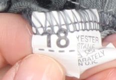 Bassini Women's Grey Patterned Cardigan Size 18