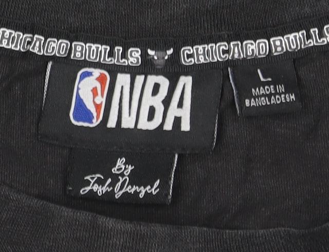 NBA Men's Black Chicago Bulls T-Shirt, L