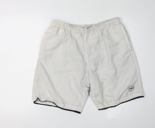Umbro Men's White Athletic Shorts XL for Gym & Running