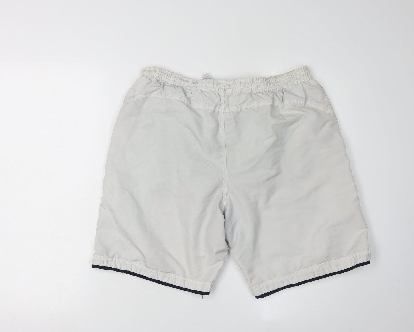 Umbro Men's White Athletic Shorts XL for Gym & Running