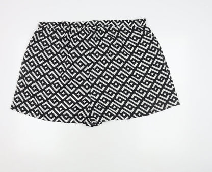 Boohoo Women's Plus Black Geometric Shorts Size 24