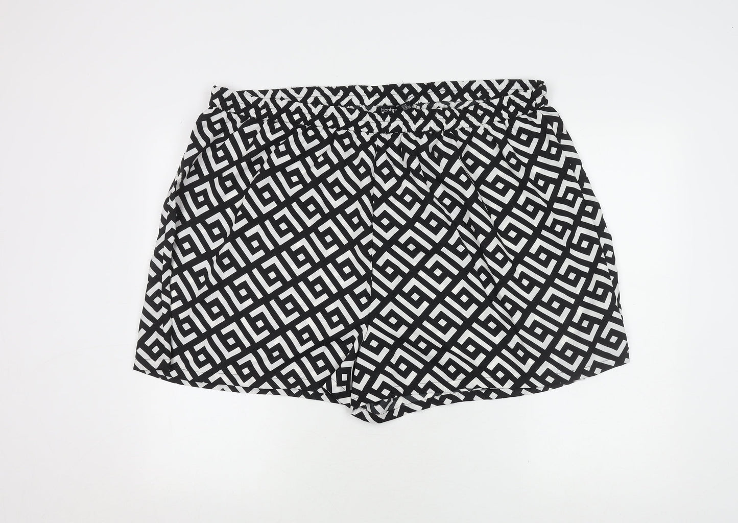 Boohoo Women's Plus Black Geometric Shorts Size 24