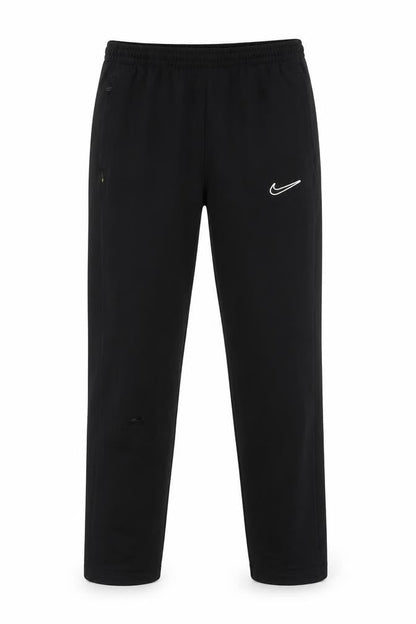 Front view of Nike boys’ black jogger trousers xl for running