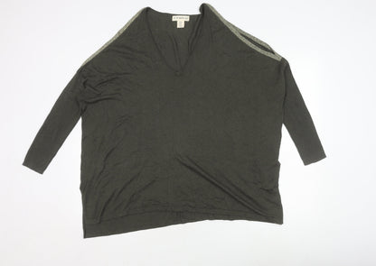 if it were me Women's Green M Basic V-Neck Jersey Top