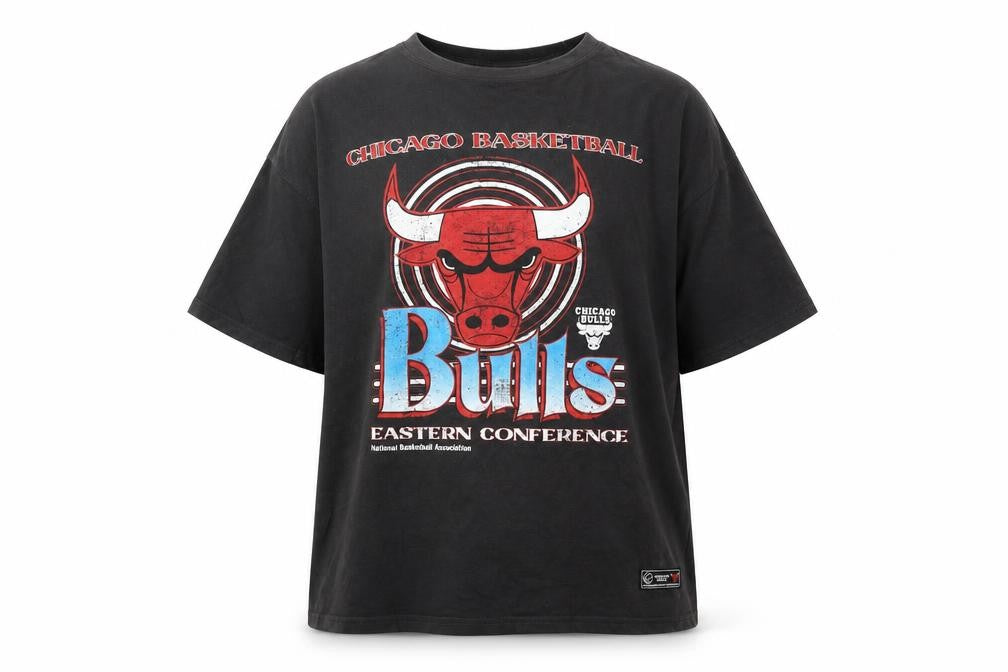 Front view of NBA unisex black xs bulls graphic t-shirt, relaxed fit