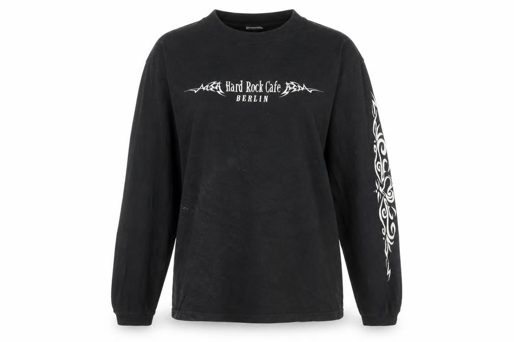 Front view of Hard Rock Cafe unisex black m t-shirt long sleeve