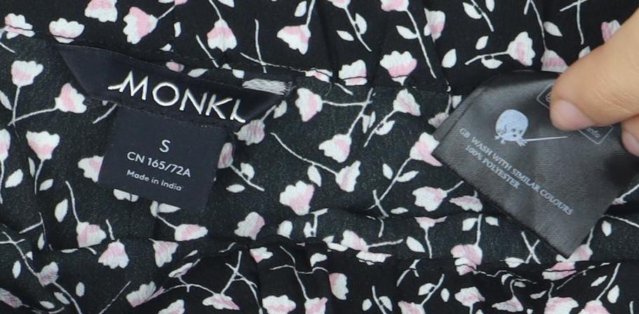 Monki Women's Black Floral Print Shorts S