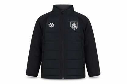 Front view of Umbro boys’ black puffer jacket 11 years lightweight sports