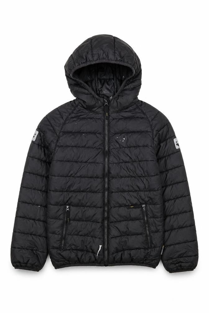 Front view of Jack Wolfskin boys’ black puffer jacket 12 years winter hooded