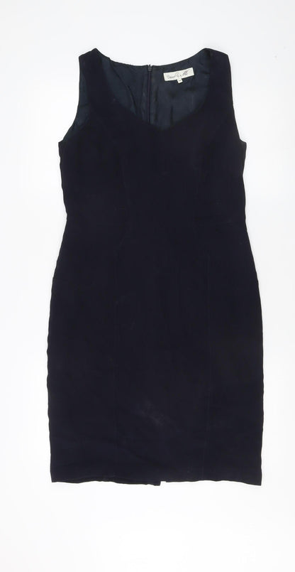 Damsel in a dress Women's Black Sleeveless V-Neck Dress