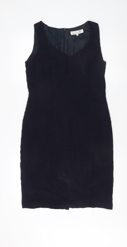 Damsel in a dress Women's Black Sleeveless V-Neck Dress