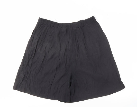 Bonmarché Women's Black Relaxed-Fit High-Rise Shorts