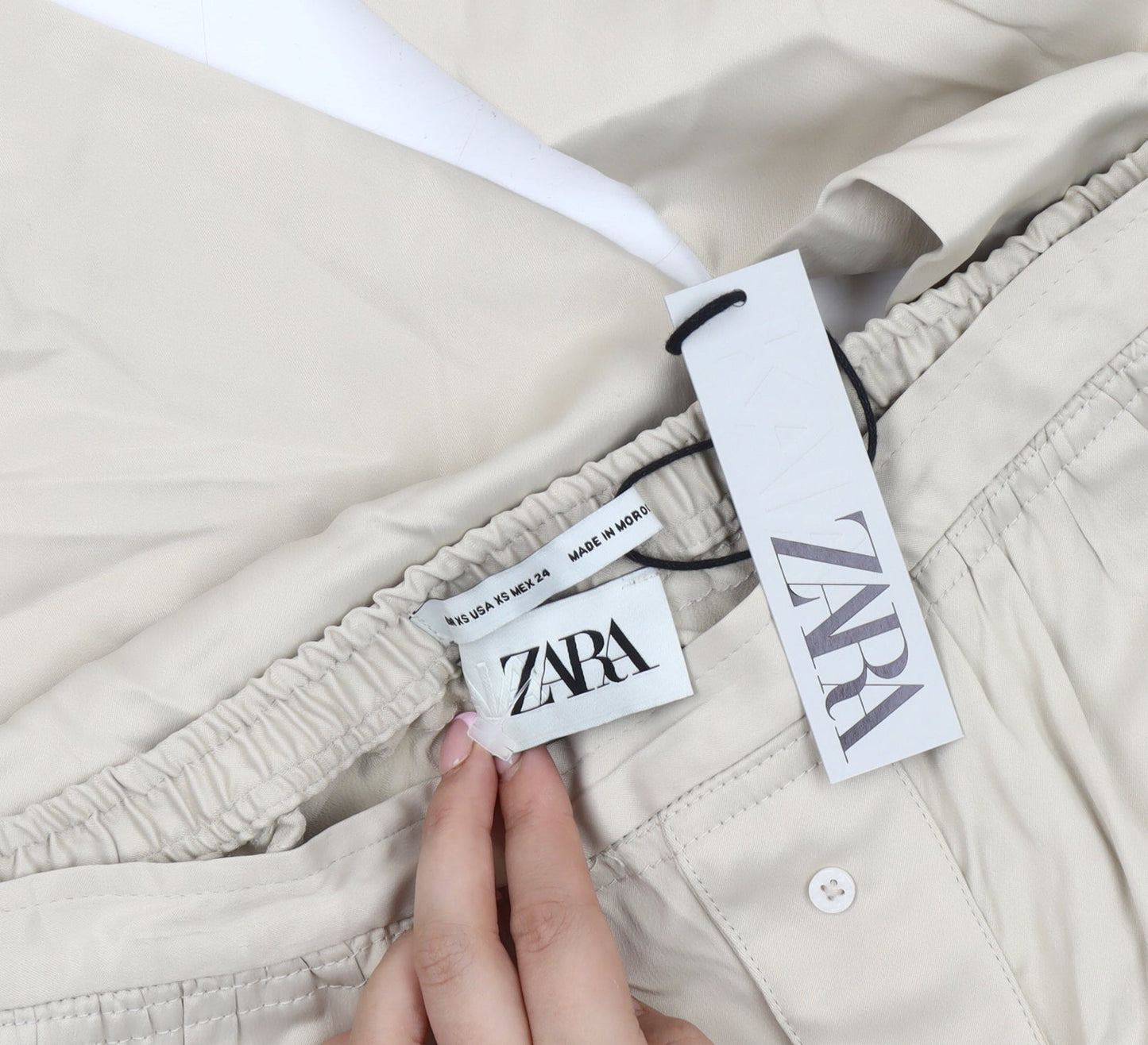 Womens UK Size 24 Zara Relaxed Fit Casual Travel Beige Trousers