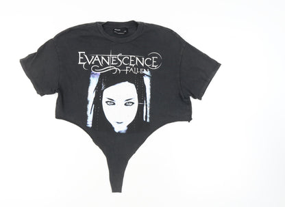 Bershka Women's XS Black Cropped Graphic T-Shirt