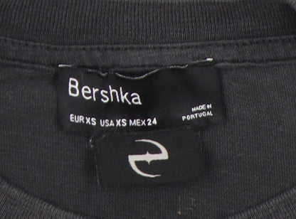 Bershka Women's XS Black Cropped Graphic T-Shirt