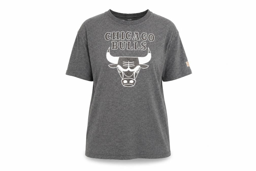 Front view of NBA Chicago Bulls Grey unisex t-shirt, size 10-12