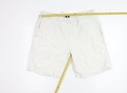 Nike Men's White Sports Shorts L Elastic Waist Pockets