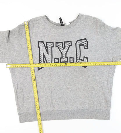 H&M Women Grey NYC Logo Sweatshirt Medium Regular Fit Pullover