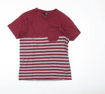 Mens UK Size M Bench Red  T-Shirt