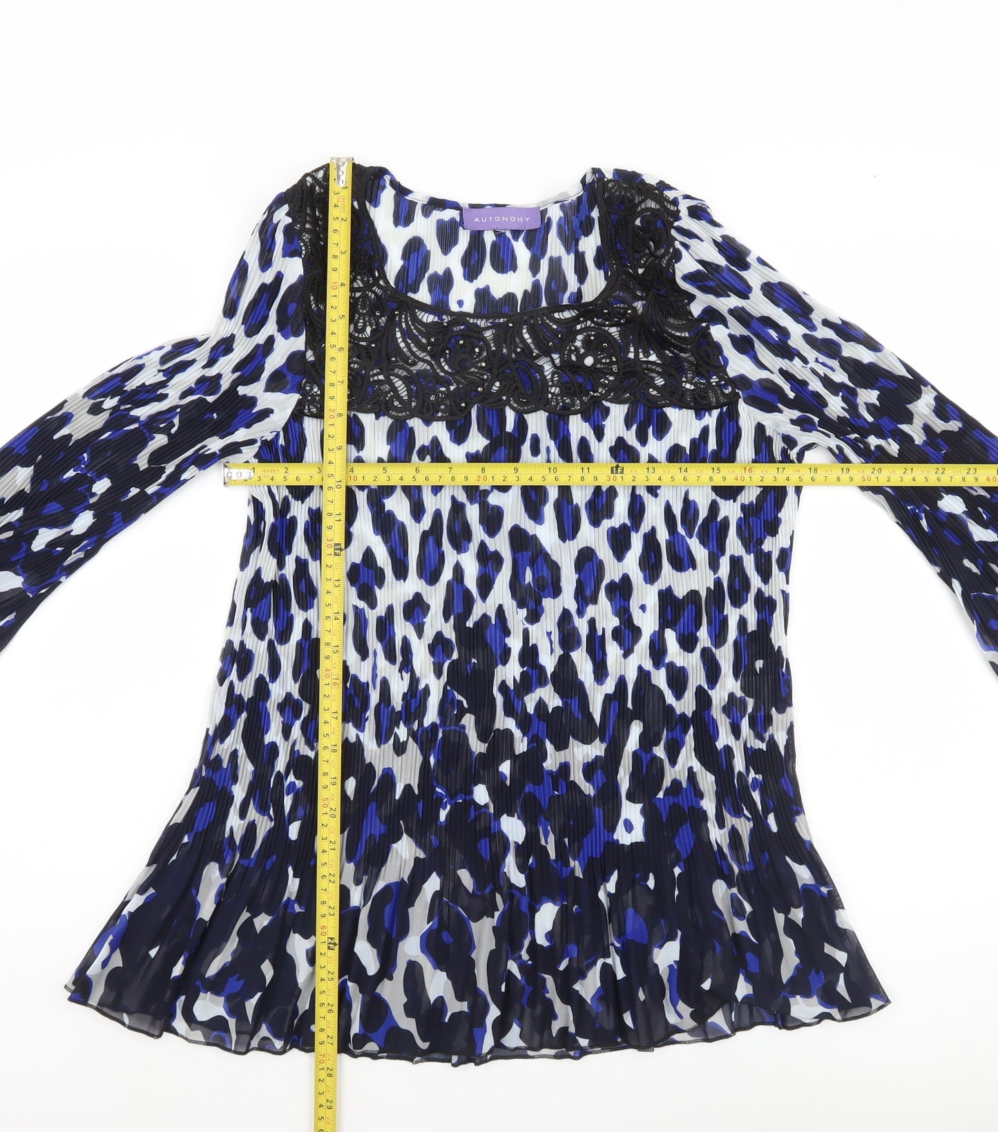 Autonomy Women’s Blue Animal Print Tunic Blouse Size 18