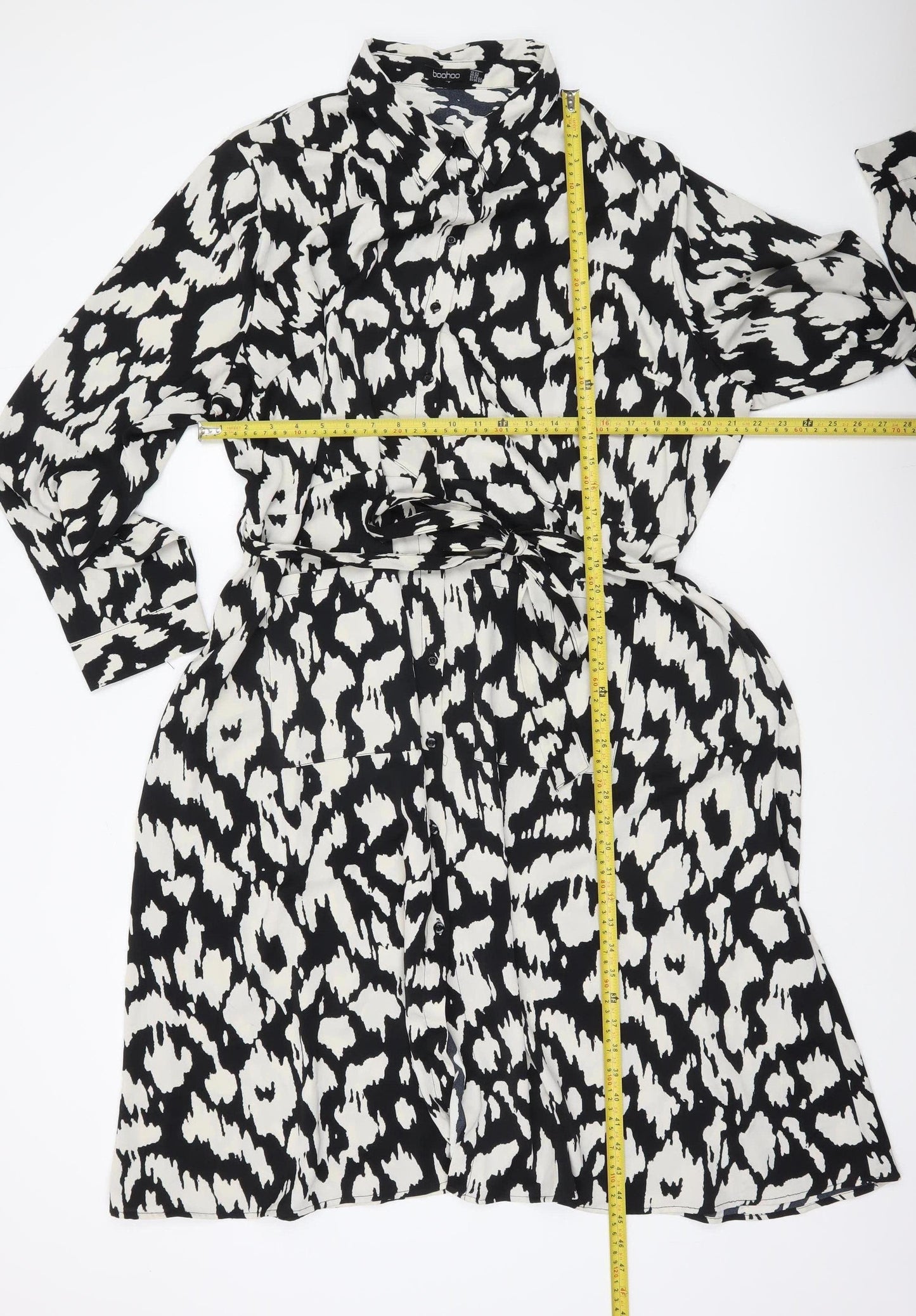 Boohoo Women’s Black White Animal Print Wrap Dress Size 24