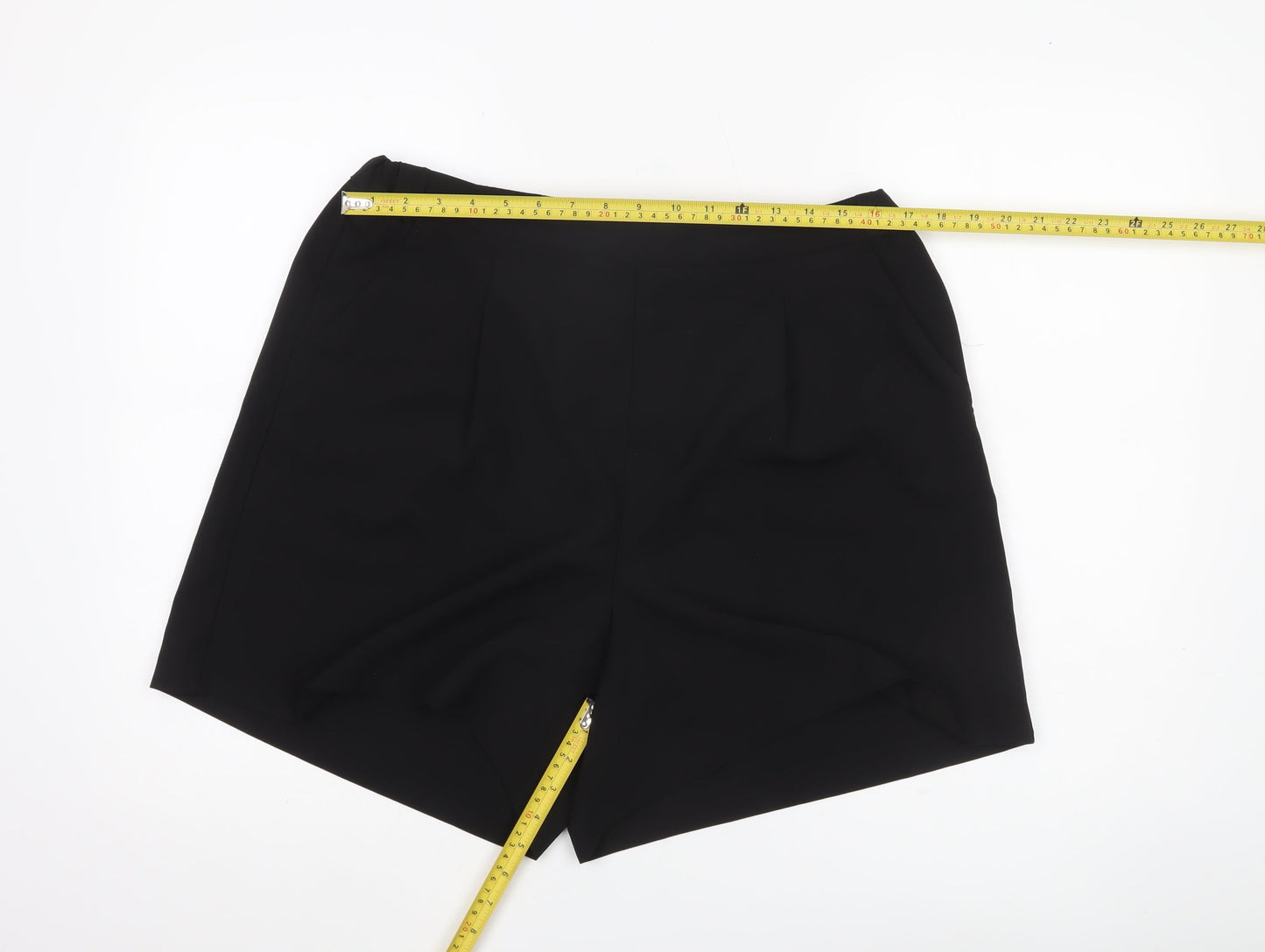 Uniqlo Women’s Black XL Chino Pleated Shorts Polyester