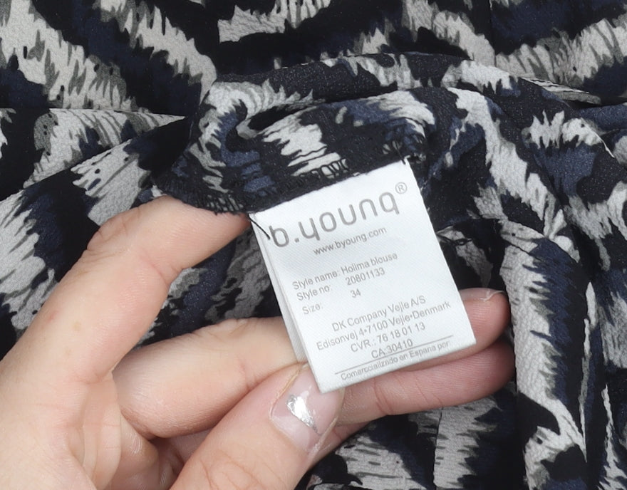 b.young Women’s Black & White Blouse Size 6 Geometric Long Sleeve