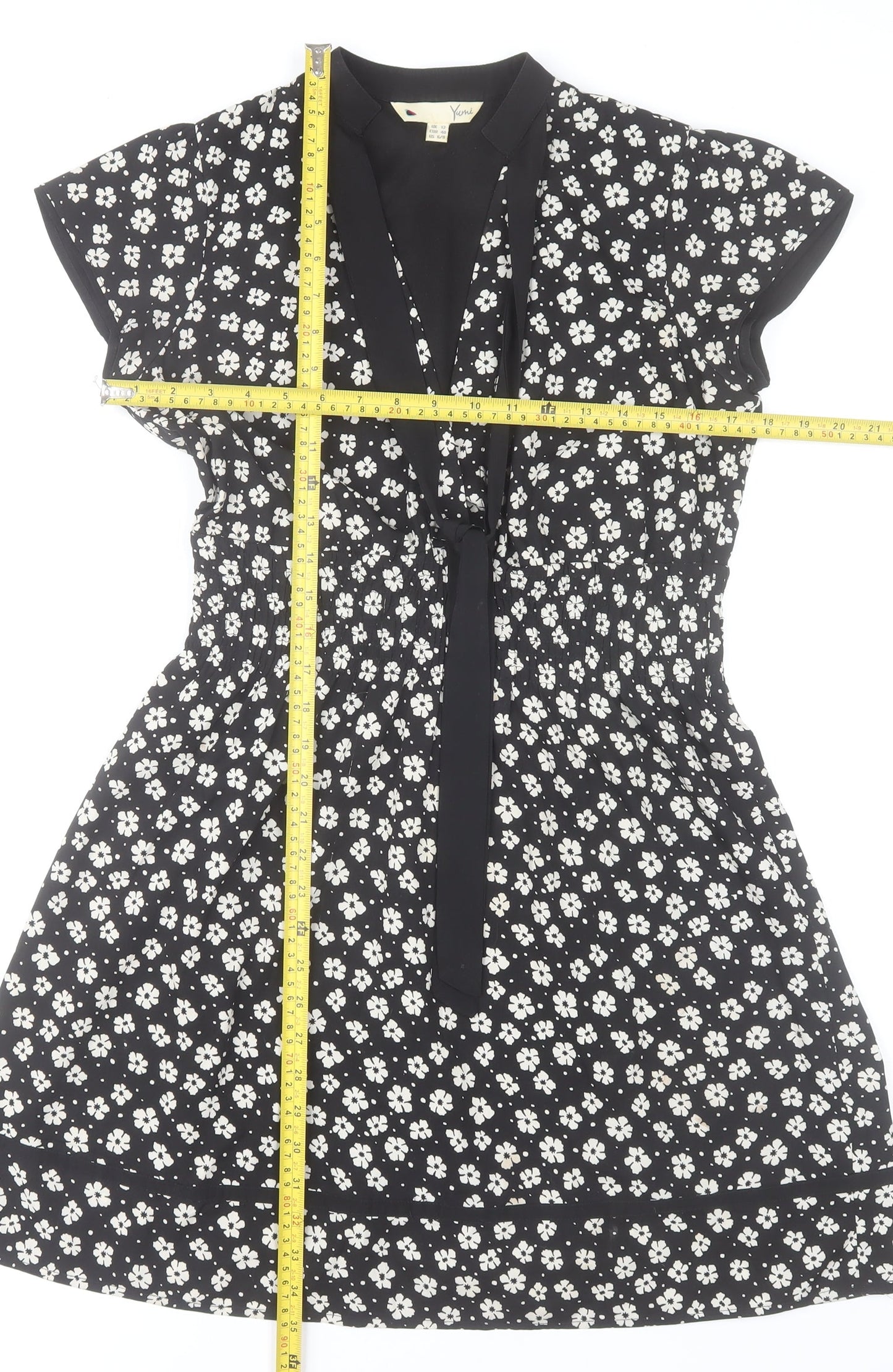 Yumi Women’s Black Floral A-Line Short V-Neck Dress Size 12