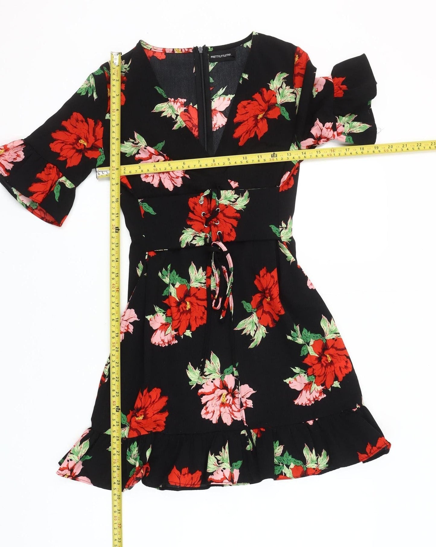 PrettyLittleThing Women’s Black Floral Skater Dress Size 4