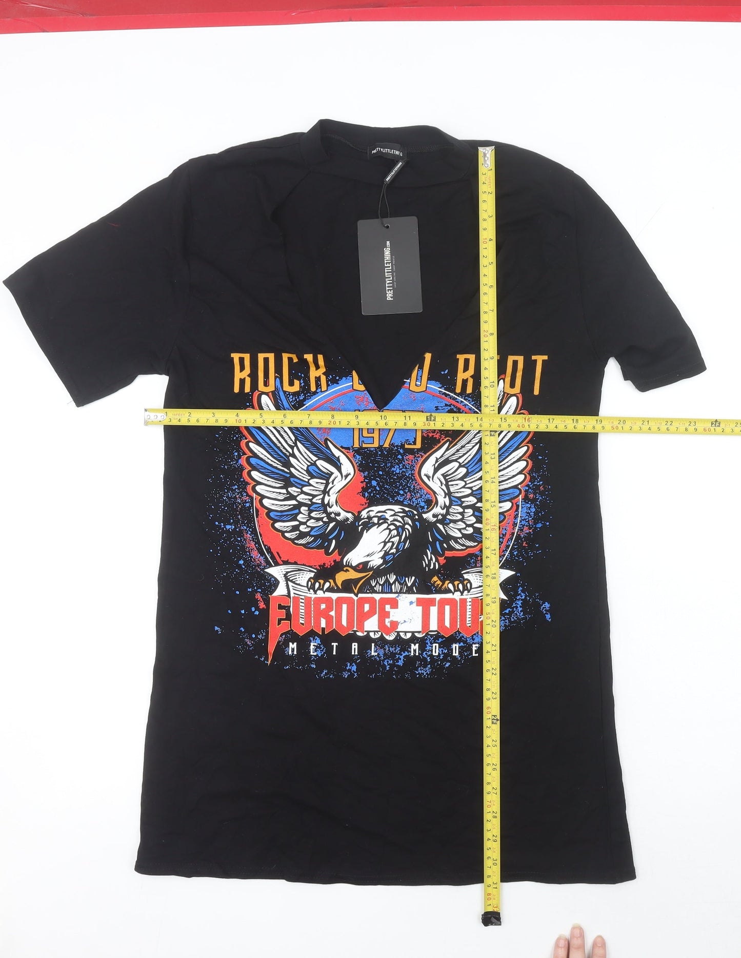 PrettyLittleThing Women’s Black Rock Eagle Graphic V-Neck T-Shirt Size 8