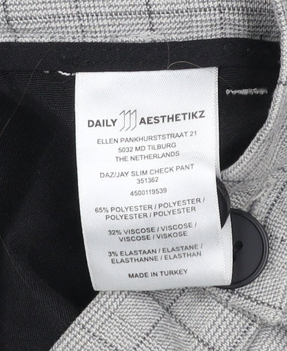 Daily Aesthetikz Men Grey Check Slim Fit Trousers M