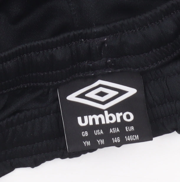 Umbro Boys Black Ireland Athletic Football Shorts Size 146cm