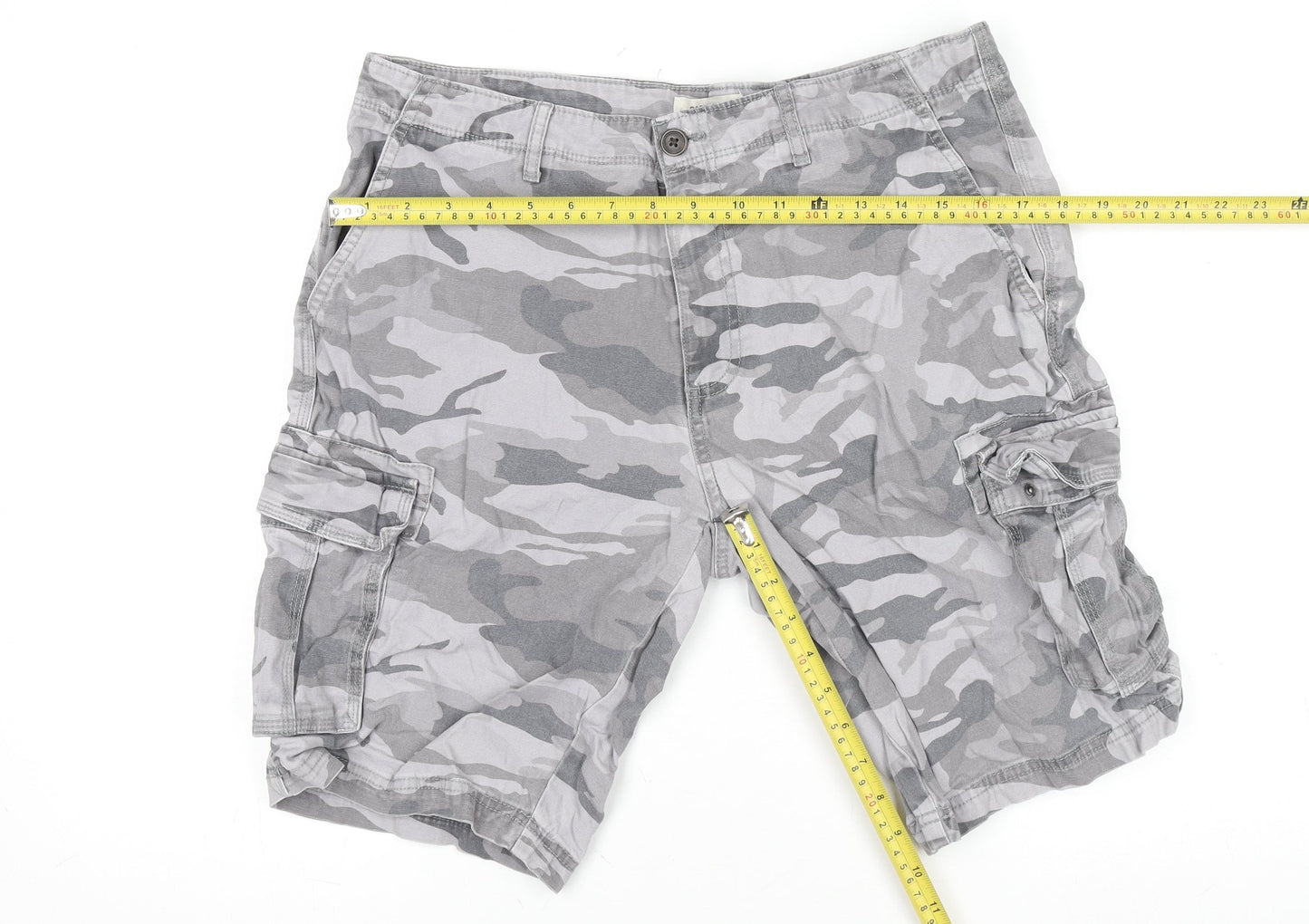 Goodthreads Men's Grey Camo Cargo Shorts Size 33 Regular Fit