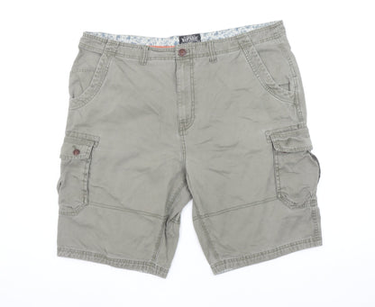 Mantaray Men's Green Cargo Shorts Size 42 Cotton Casual Outdoor