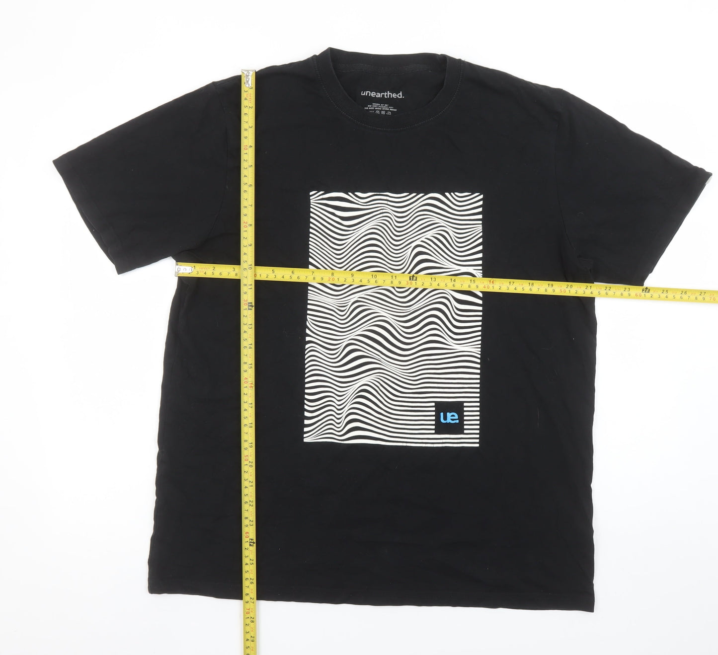 Mens UK Size L unearthed Black  T-Shirt