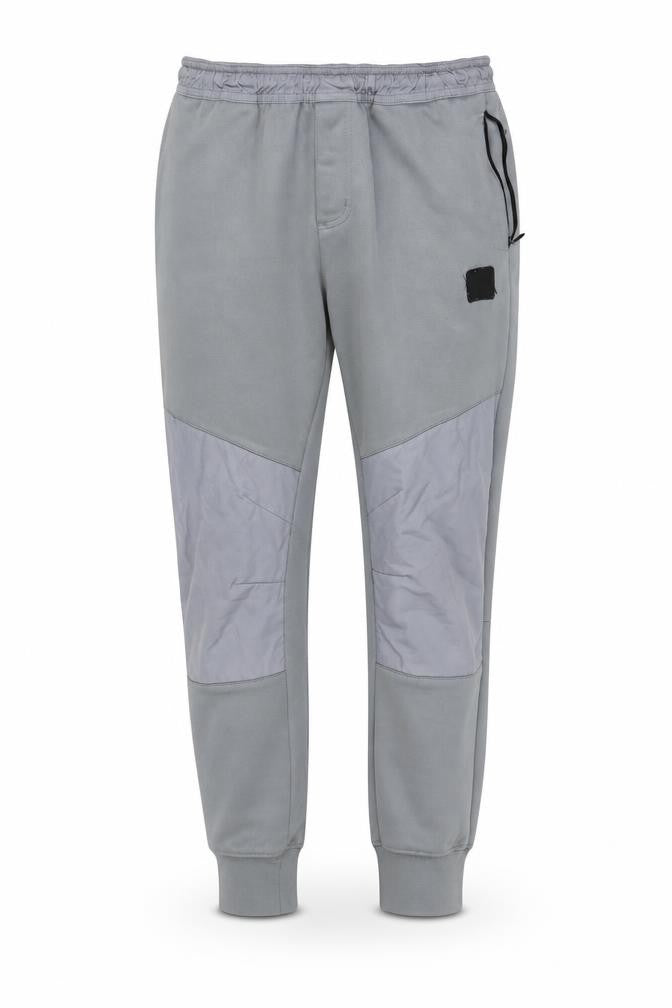 Front view of Nike boys’ grey jogger trousers 12-13 years regular fit zip pocket