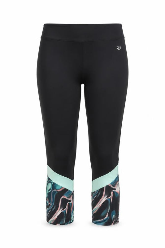 Front view of Dunnes Women Black Capri Leggings Small Stretch Activewear