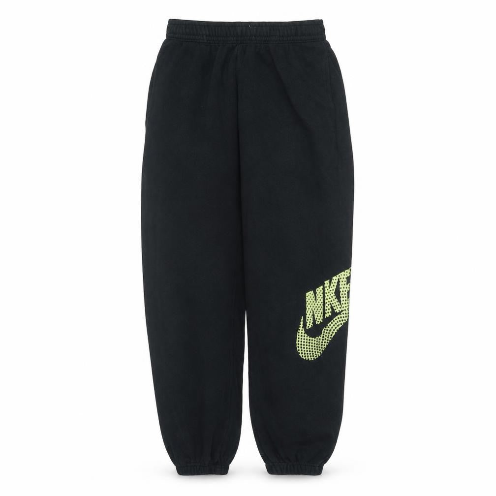 Front view of Nike boys’ black l jogger sweatpants with elastic waist and pockets