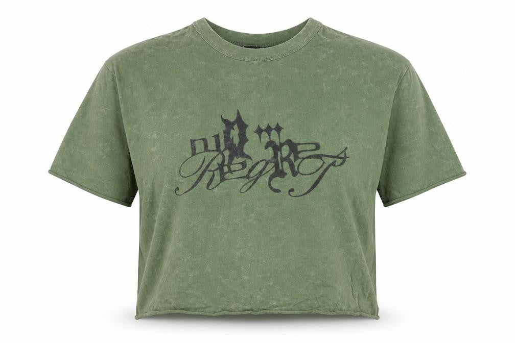 Front view of ASOS DESIGN Women’s Green Cropped Relaxed Fit T-Shirt L