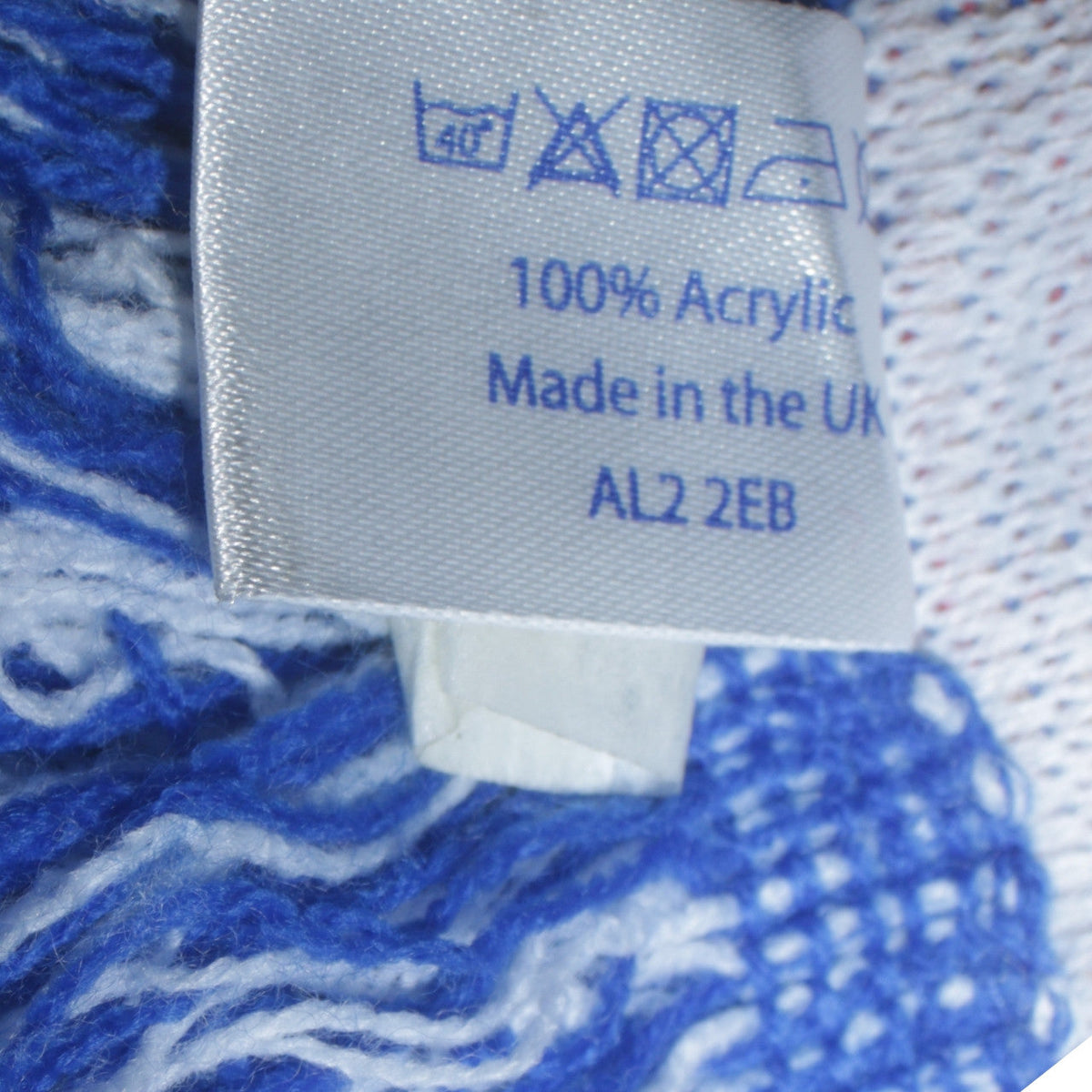 Brand and care label for Chelsea Football Club Blue Acrylic Men's Knitted Winter Scarf