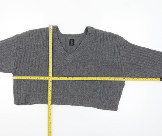 Urban Outfitters Women’s Grey V-Neck Ribbed Knit Jumper M