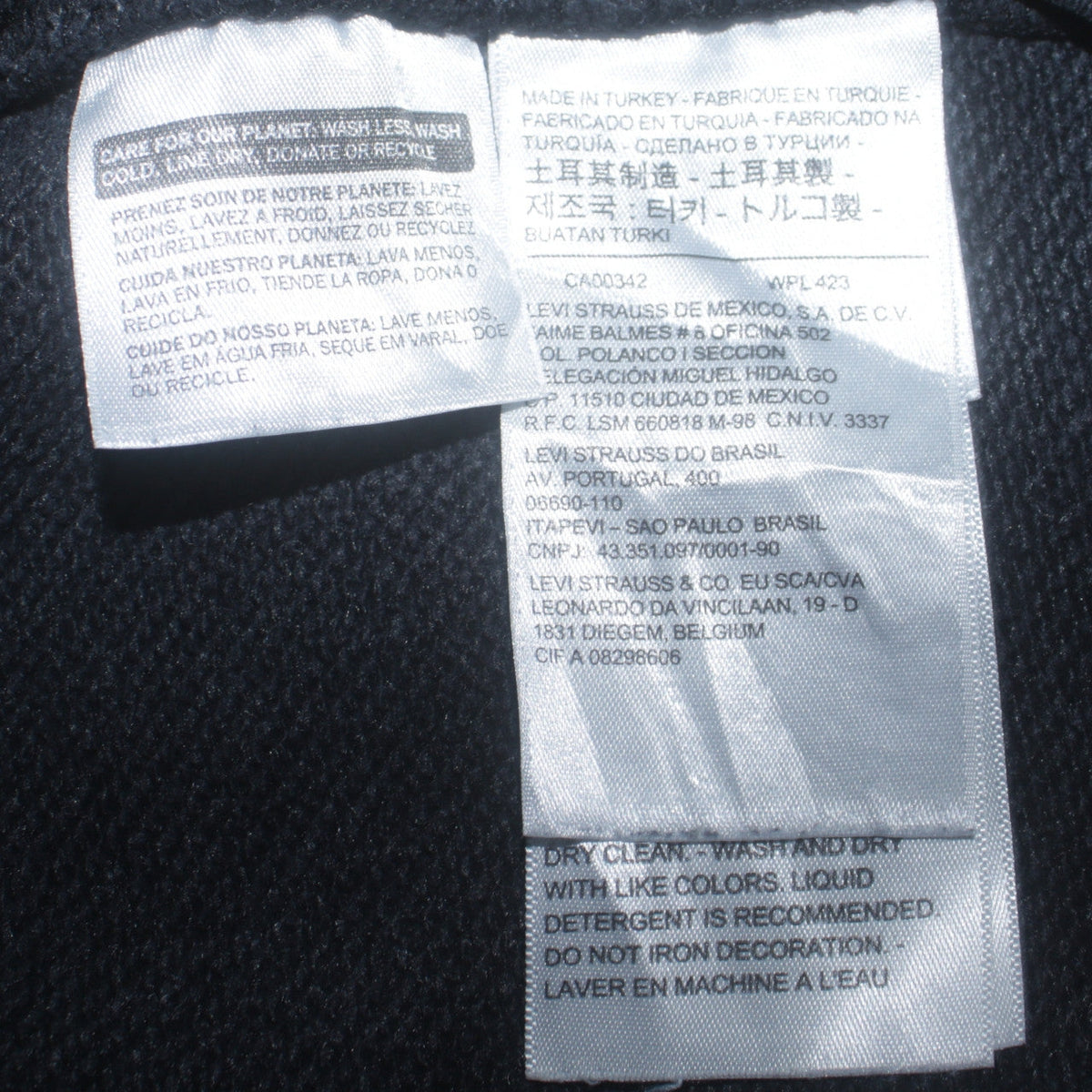 Mens UK Size M Levi's Black Pullover Sweatshirt