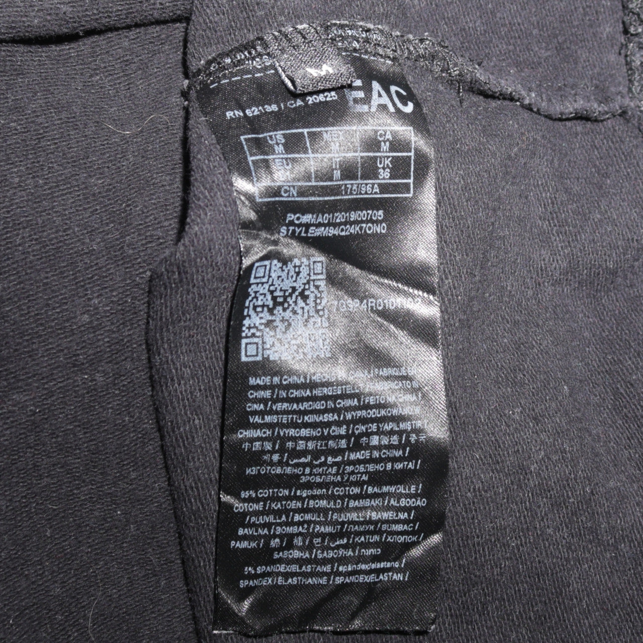 Mens UK Size M GUESS Black Pullover Sweatshirt