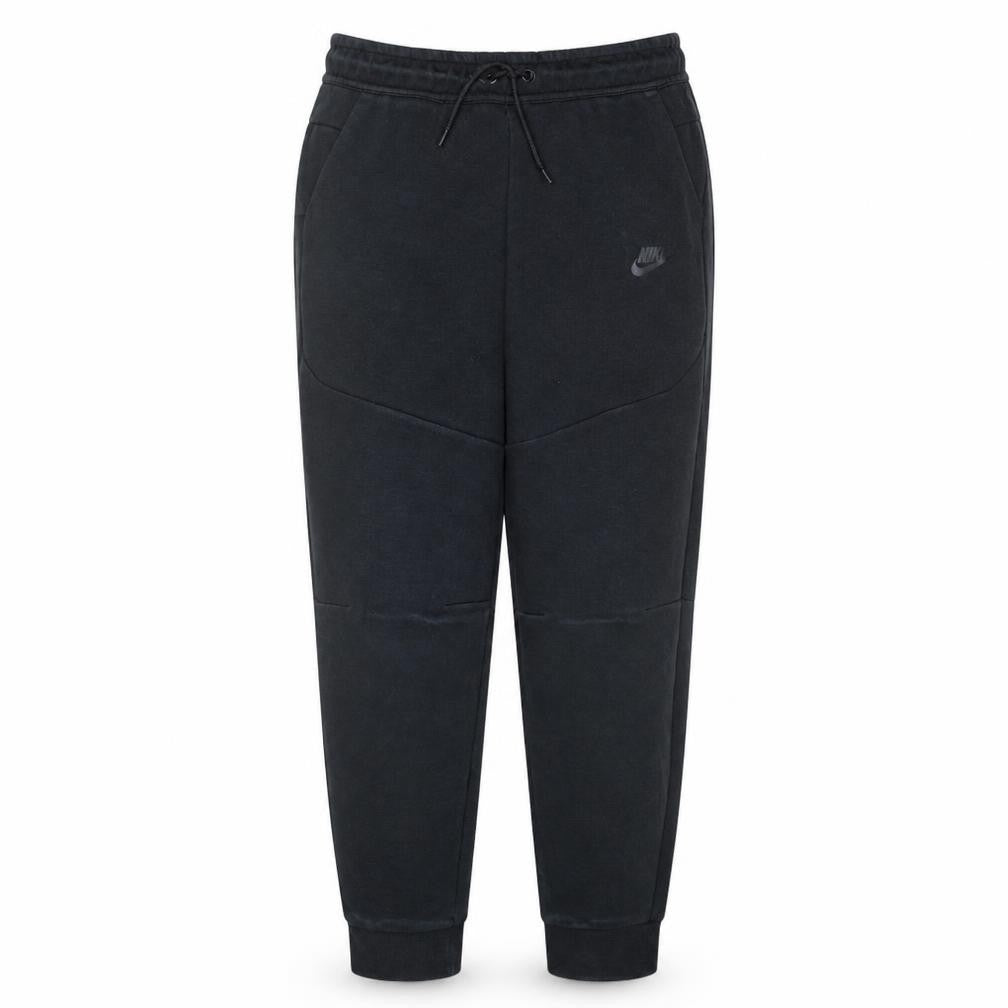Front view of Nike boys’ black xl fleece jogger sweatpants tapered fit activewear