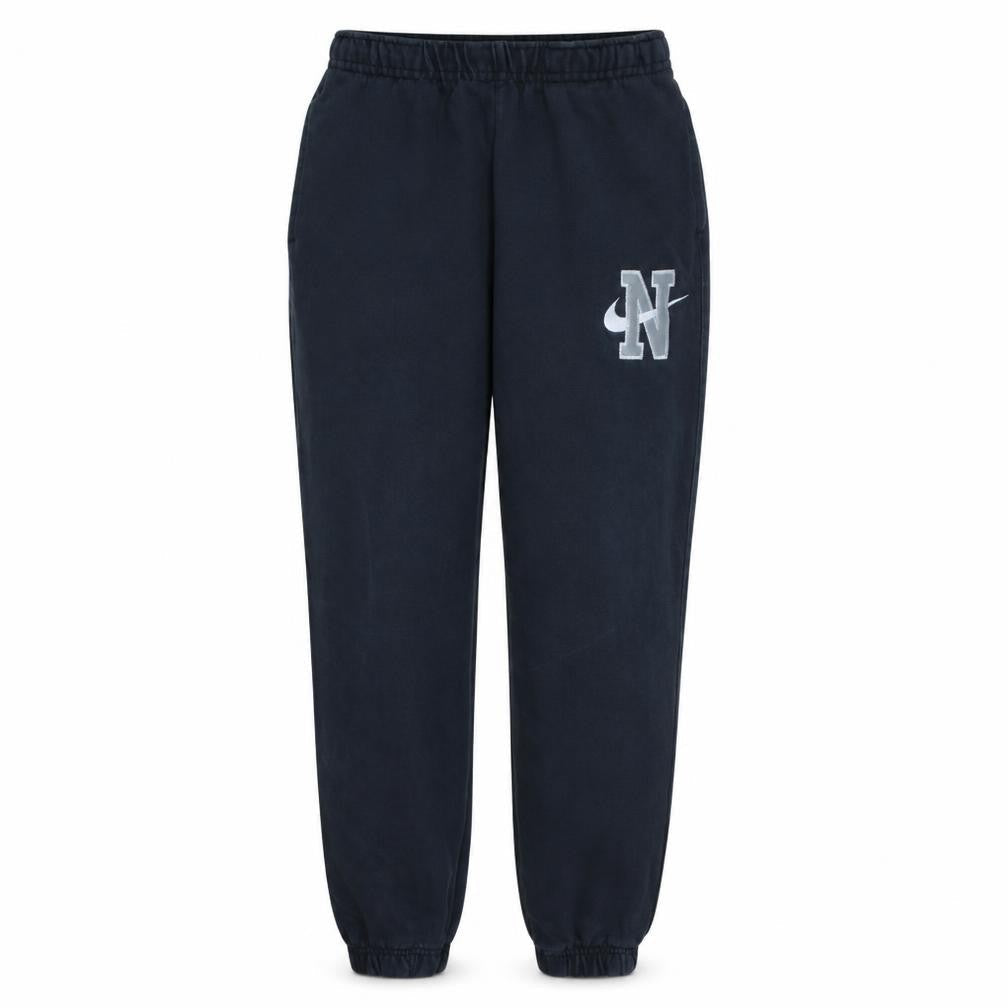 Front view of Nike Men's Black Logo Fleece Sweatpants M Regular Fit
