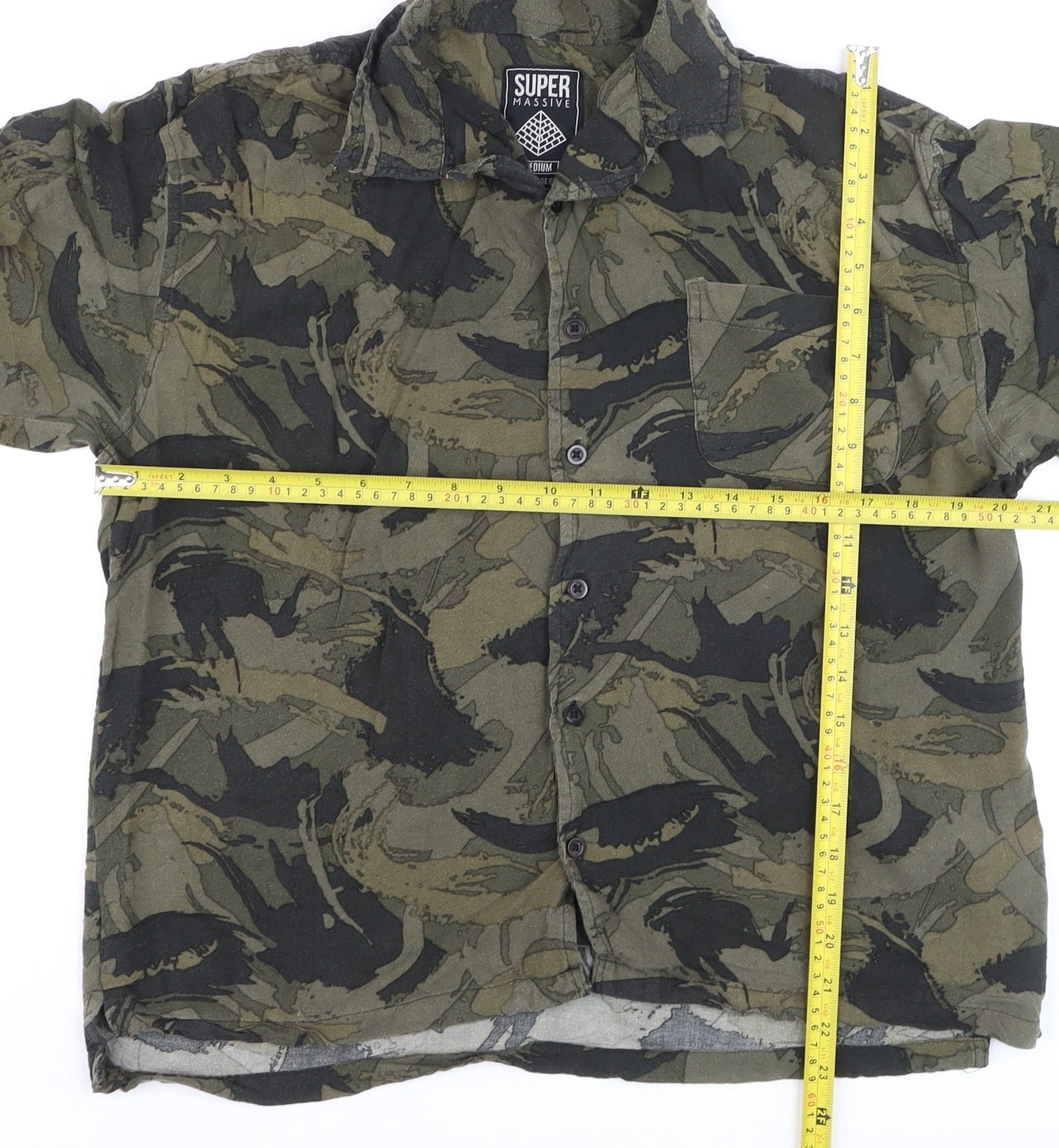Super Massive Men's Green Camouflage Short Sleeve Button-Up Shirt Size M