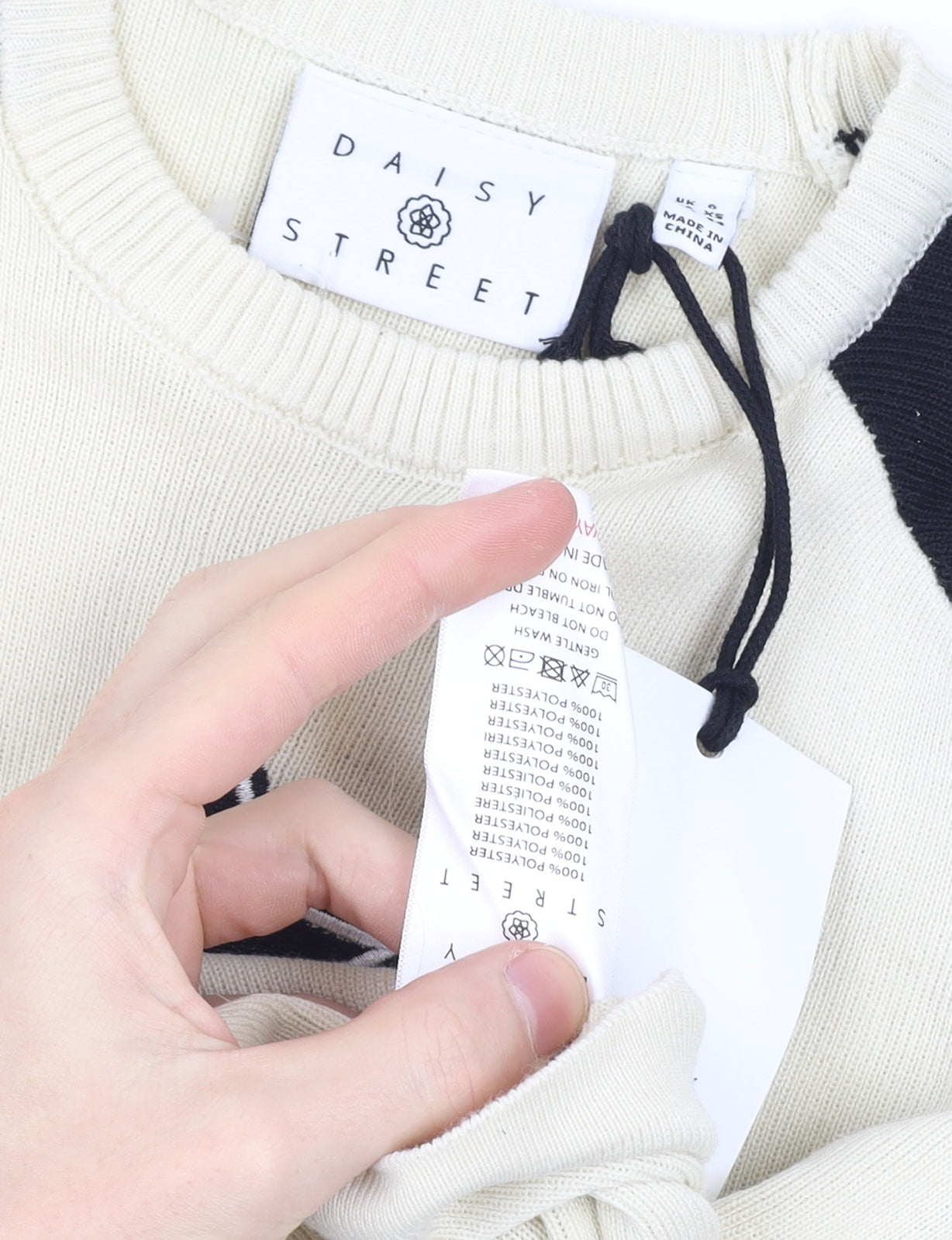 Daisy Street Women's Beige Black Cropped Raglan Star Knit Top XS