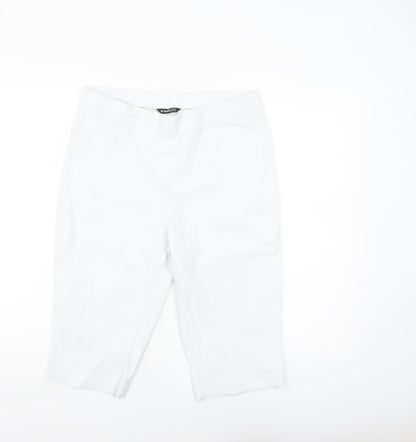 Roman Women’s White Bermuda Stretch Shorts Size 16