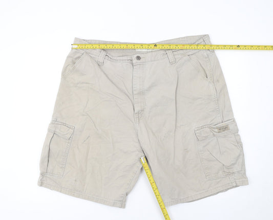 Wrangler Men's Beige Cargo Shorts Size 40 Cotton Canvas Casual